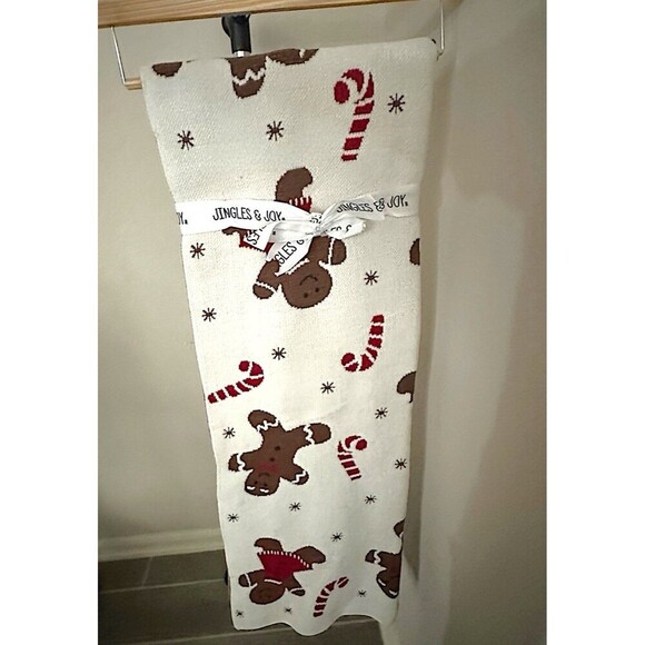 Jingles & Joy GINGERBREAD MAN Oversized Throw Blanket - Picture 3 of 4